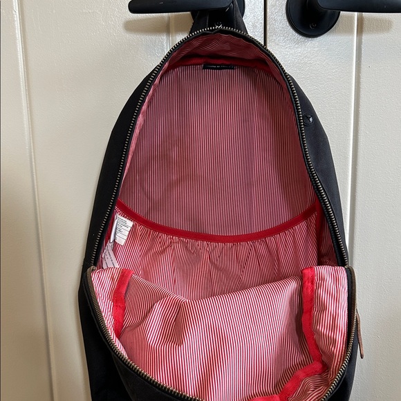 Herschel Supply Company Classic Black Backpack - Picture 2 of 7